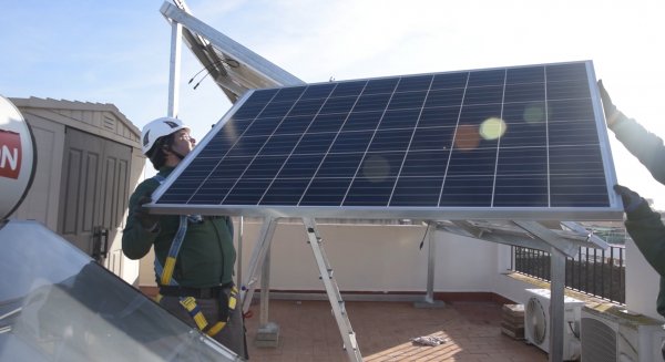 La Junta reabre las ayudas para impulsar el autoconsumo y el ahorro y la eficiencia energética en pymes