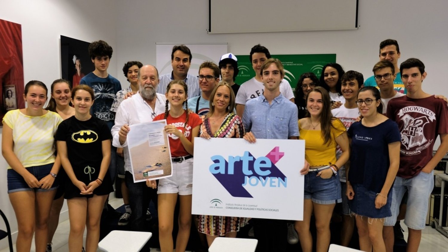 El Instituto Andaluz de la Juventud pone en marcha en Málaga el campamento urbano 'IAJando' para recorrer los rincones de la ciudad en cinco días
