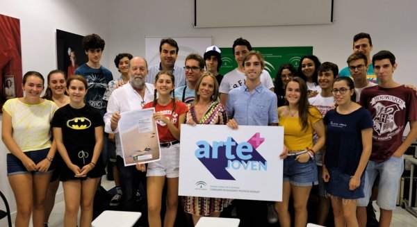 El Instituto Andaluz de la Juventud pone en marcha en Málaga el campamento urbano 'IAJando' para recorrer los rincones de la ciudad en cinco días
