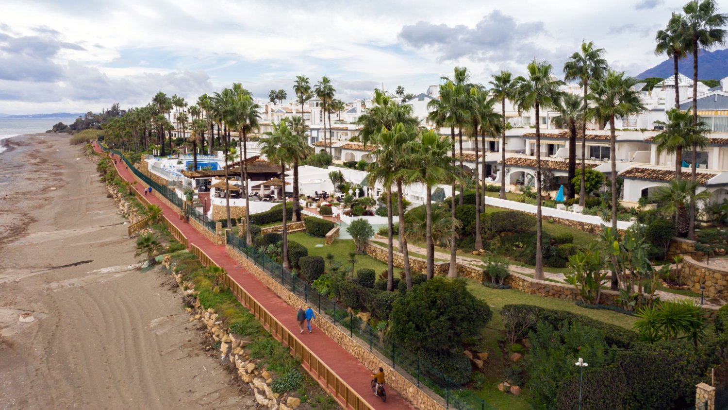 Estepona finaliza las obras de un nuevo tramo de corredor litoral en Dominion Beach