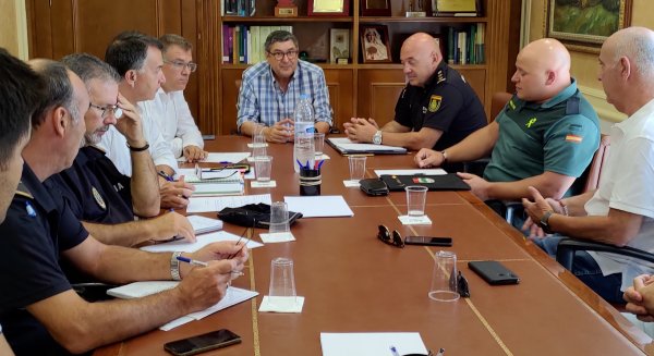 Vélez-Málaga refuerza la vigilancia contra los robos de aguacates con el incremento de patrullas policiales y las inspecciones de origen en comercios