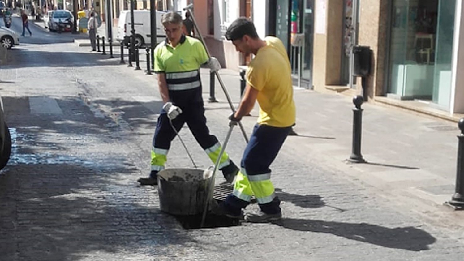 Entra en su recta final de ejecución el plan especial de limpieza de alcantarillas y saneamientos que se lleva a cabo en Antequera