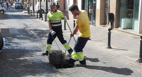 Entra en su recta final de ejecución el plan especial de limpieza de alcantarillas y saneamientos que se lleva a cabo en Antequera