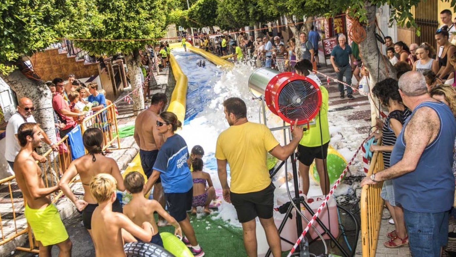 Torremolinos instalará este domingo un tobogán de 50 metros y tres castillos acuáticos junto al Estadio Municipal de la localidad
