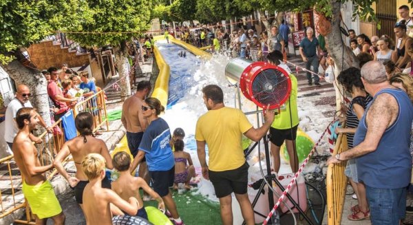 Torremolinos instalará este domingo un tobogán de 50 metros y tres castillos acuáticos junto al Estadio Municipal de la localidad
