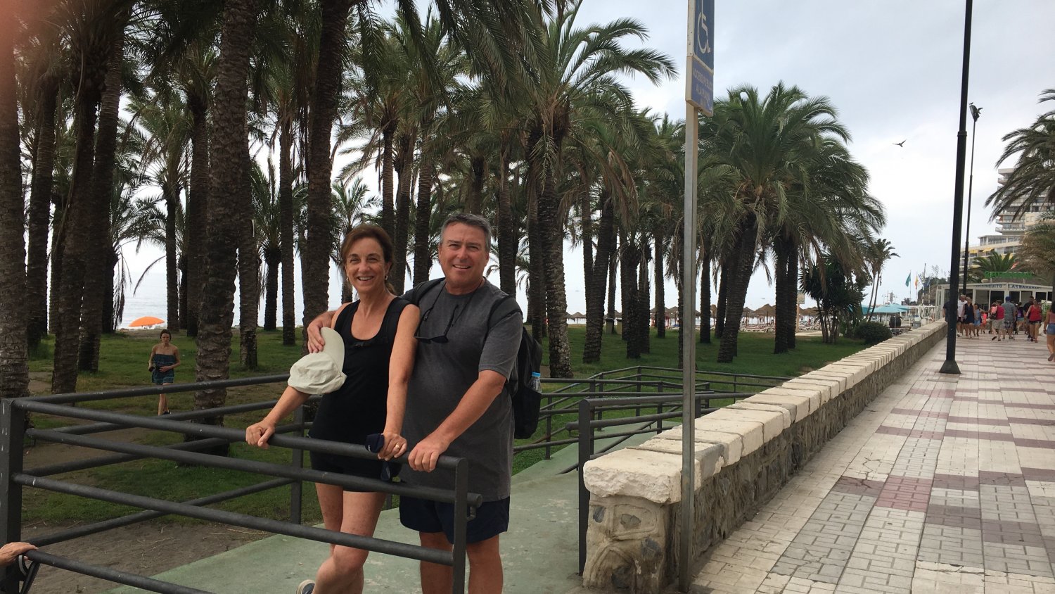 Una pareja de senderista completa la Senda Litoral de 180 km a pie para dar visibilidad a la ONG Doble Corazón