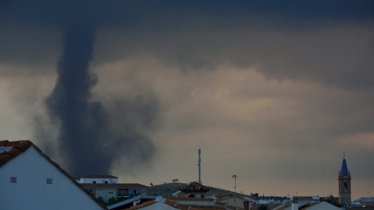 Varios tornados azotan Campillos acompañados de fuertes lluvias