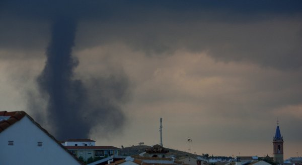 Varios tornados azotan Campillos acompañados de fuertes lluvias