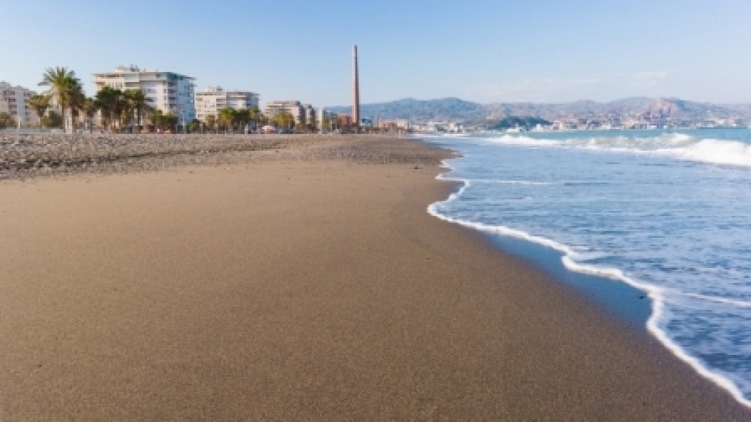 Las aguas de las playas andaluzas se mantienen aptas para el baño según la Consejería de Salud