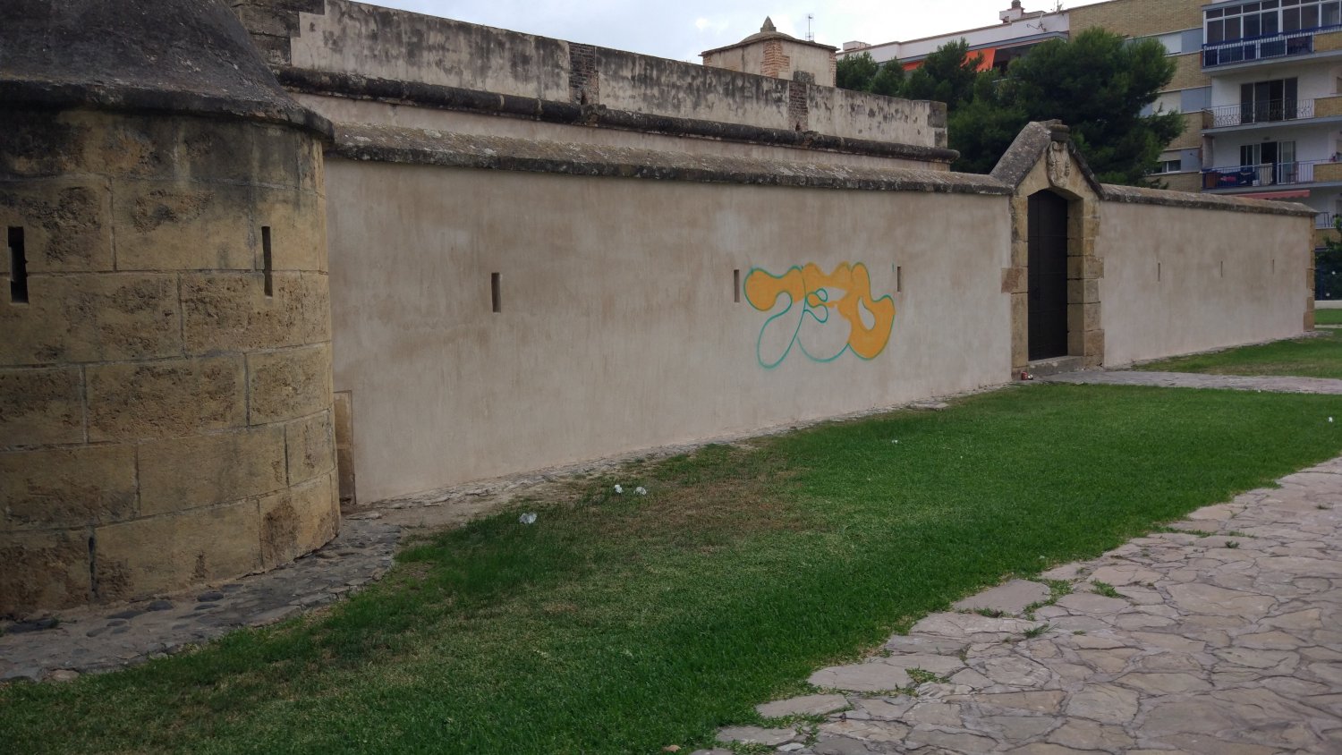 La Policía Local de Rincón de la Victoria denuncia al presunto autor de un nuevo caso de graffiti en La Casa Fuerte Bezmiliana