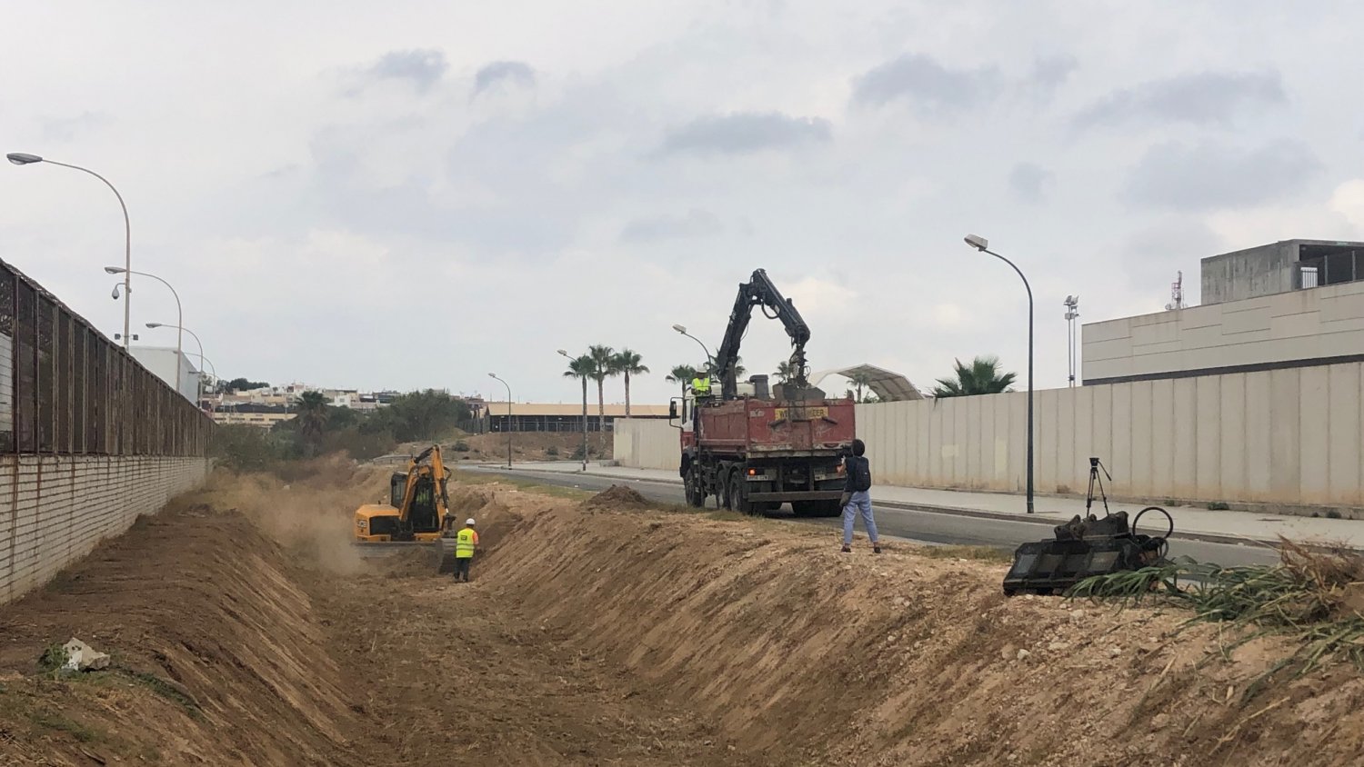 El Ayuntamiento de Málaga comienza los trabajos de conservación y limpieza de residuos sólidos en los arroyos