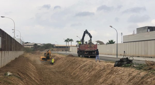 El Ayuntamiento de Málaga comienza los trabajos de conservación y limpieza de residuos sólidos en los arroyos