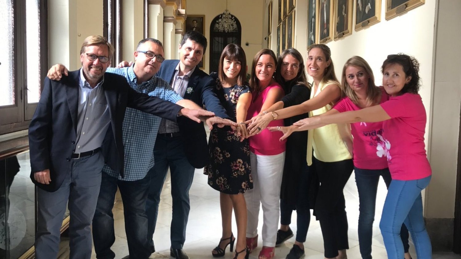 El tradicional mercadillo 'Unidos Contra el Cáncer' alcanza su decimotercera edición