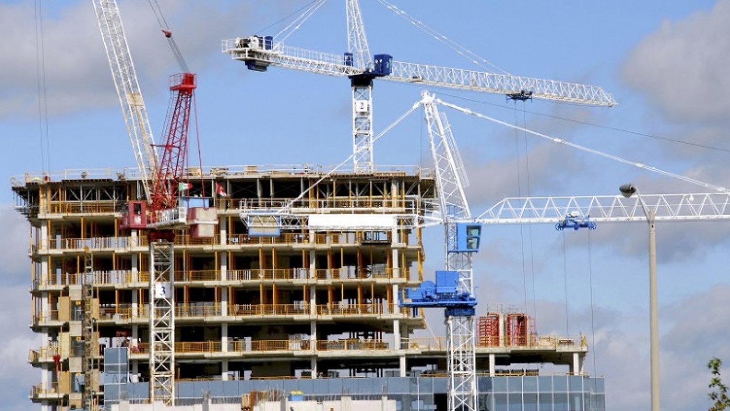 Fomento recibe 33 solicitudes de ayudas para construir 990 viviendas en alquiler