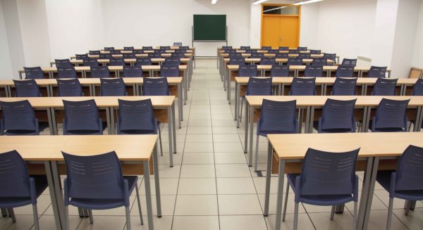 Educación invierte más de 3,6 millones de euros en la compra de mobiliario escolar para los dos próximos cursos