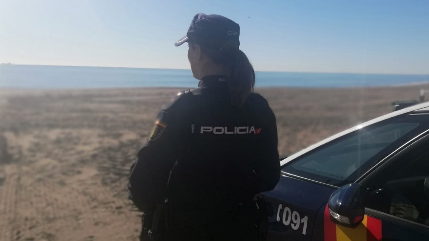 La Policía Nacional detiene a una mujer por prender fuego al vehículo de su expareja