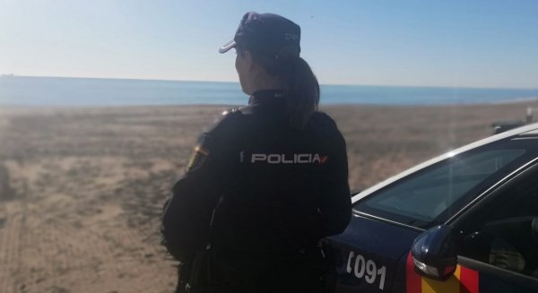 La Policía Nacional detiene a una mujer por prender fuego al vehículo de su expareja