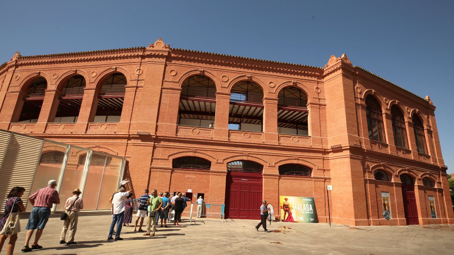 La Plaza de Toros de la Malagueta recupera su fachada original de ladrillo tras la inversión de 5,3 millones de euros de la Diputación