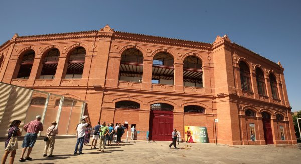 La Plaza de Toros de la Malagueta recupera su fachada original de ladrillo tras la inversión de 5,3 millones de euros de la Diputación