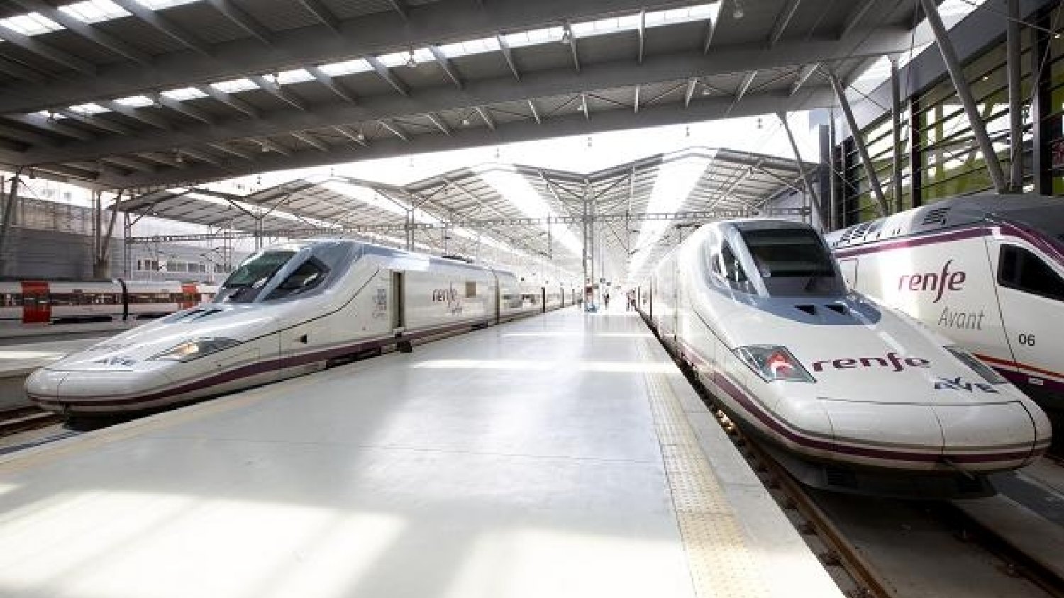 El programa 'Smart Train Smart' busca utilizar robots para el traslado de equipajes y paquetes en estaciones