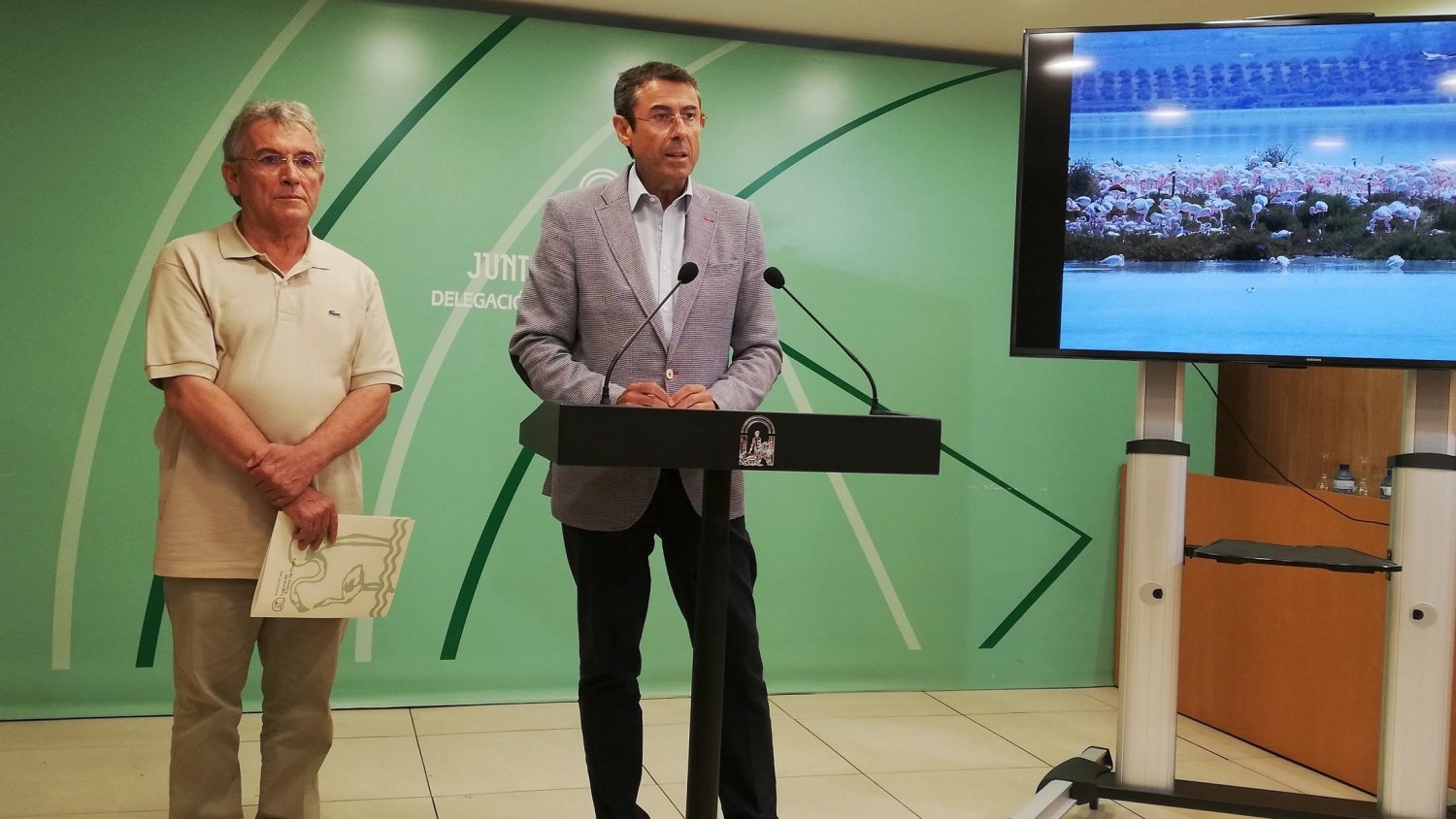 La Junta llevará a cabo el anillamiento de 600 pollos flamencos de la Laguna Fuente de Piedra
