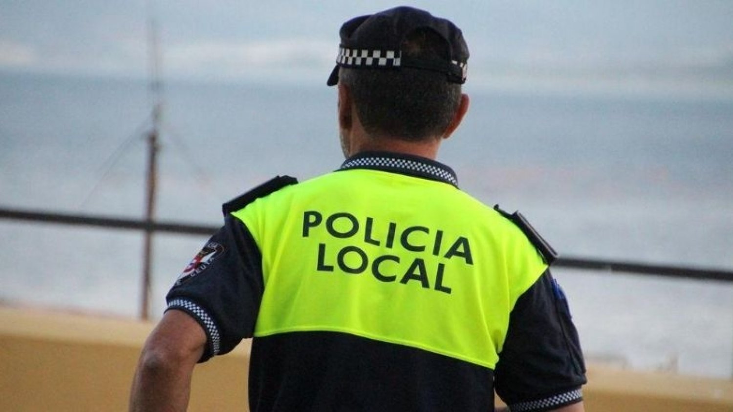 La Policía Local de Málaga detiene a un individuo que hurtó una bolsa a un turista en la playa