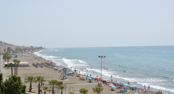 Las playas de Rincón de la Victoria consiguen la Bandera Q de Calidad Turística por cuarto año consecutivo
