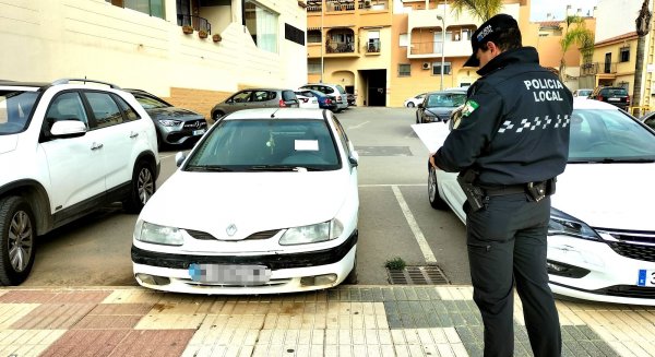La Policía Local de Rincón de la Victoria retira 147 vehículos abandonados de la vía pública este año