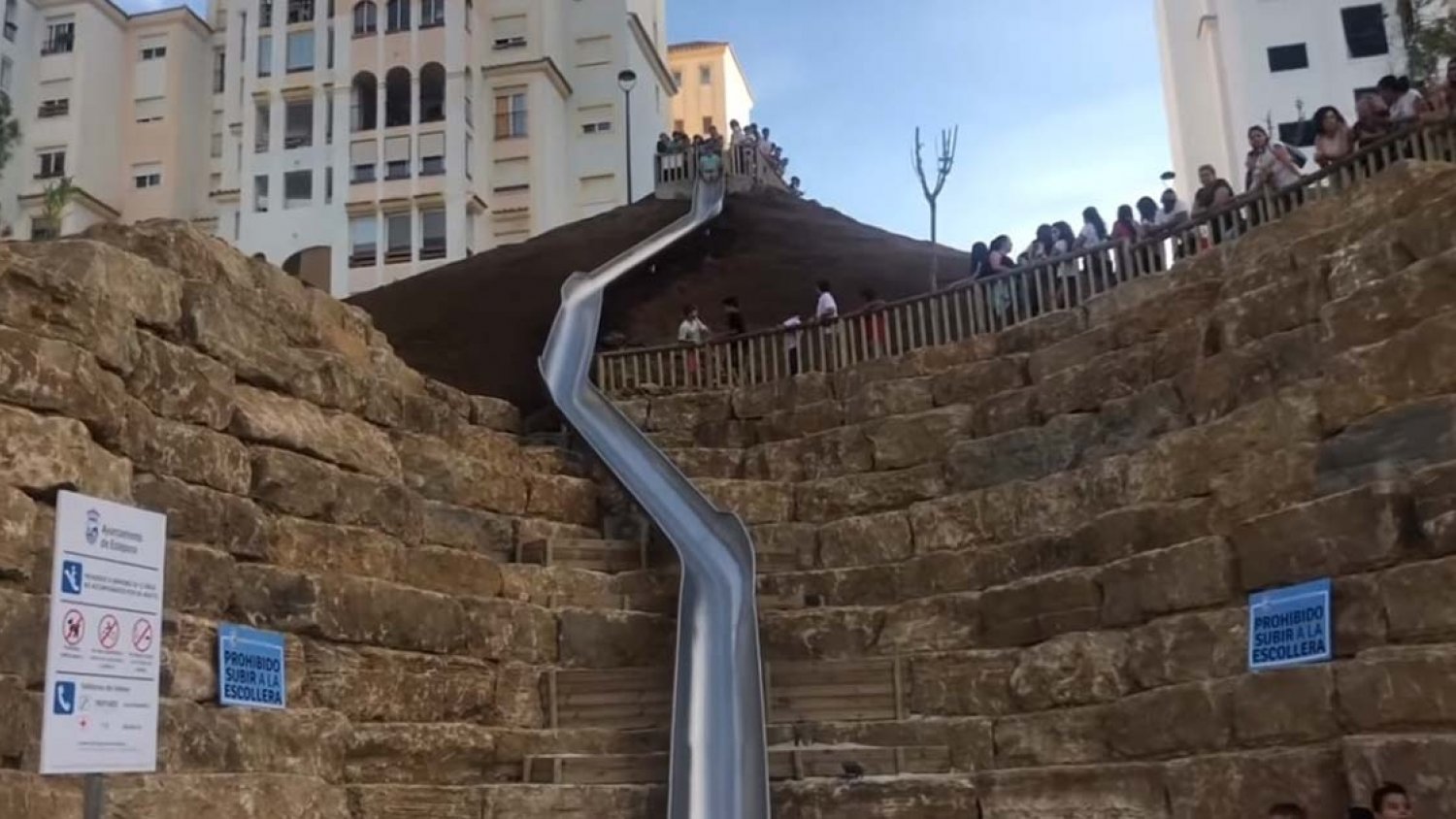 Retiran el tobogán de 38 metros de Estepona