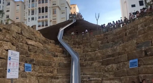 Retiran el tobogán de 38 metros de Estepona