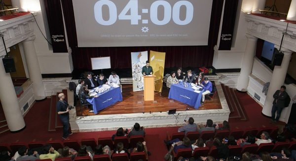 Casi 100 centros educativos debatirán por primera vez en inglés y francés en un torneo