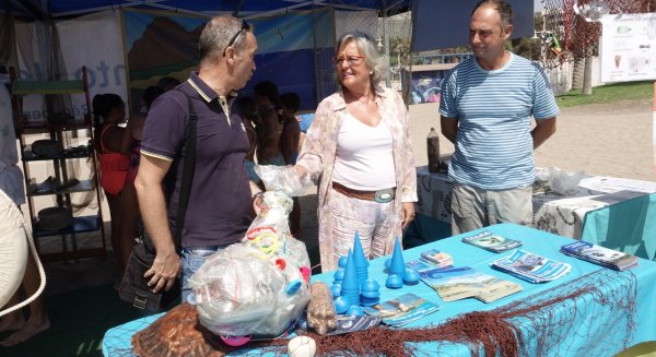 Cerca de 1.300 personas han participado ya en las jornadas de concienciación sobre el cuidado de las playas
