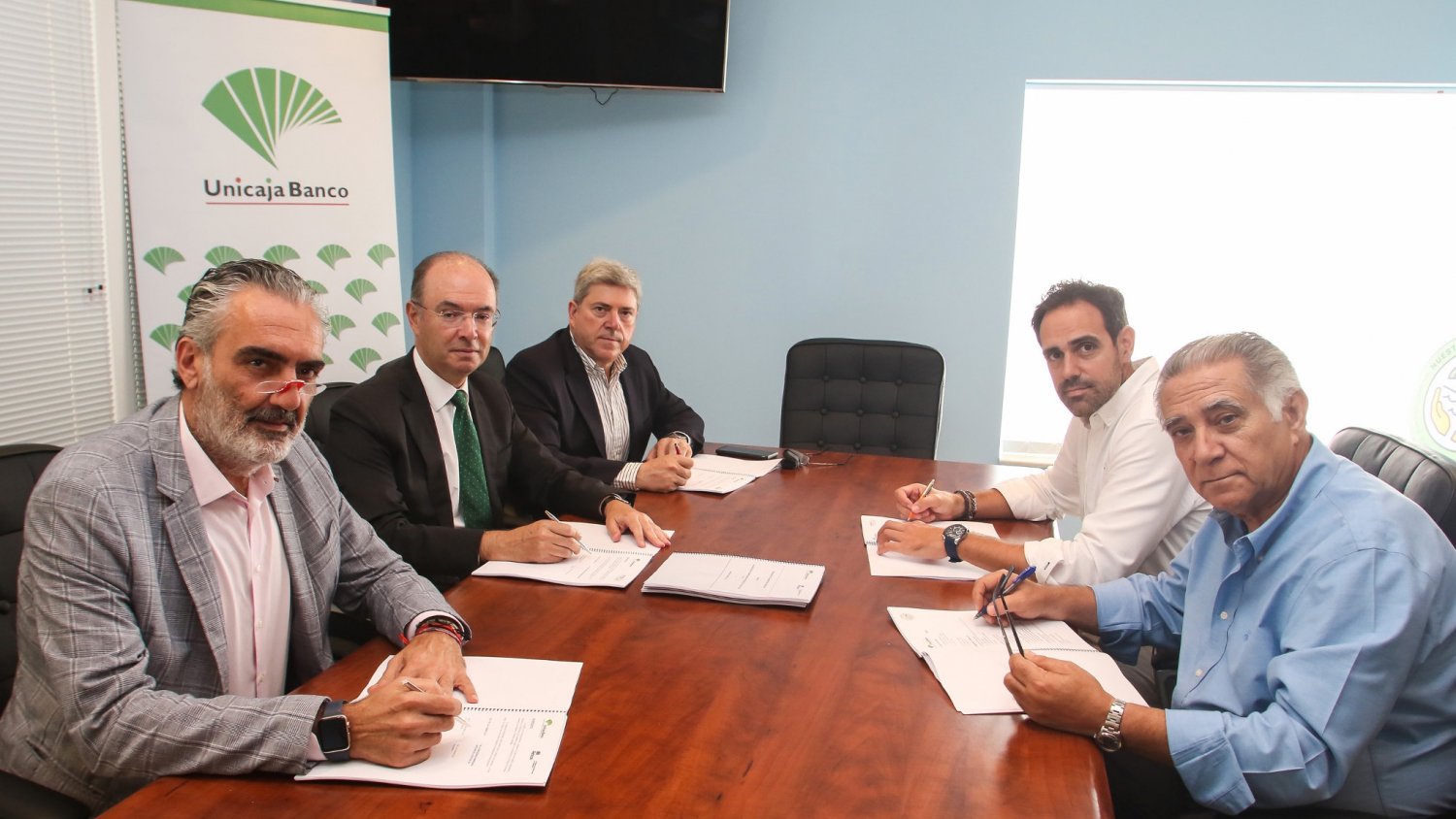 Unicaja Banco renueva un año más sus acuerdos con cuatro asociaciones empresariales turísticas de Málaga