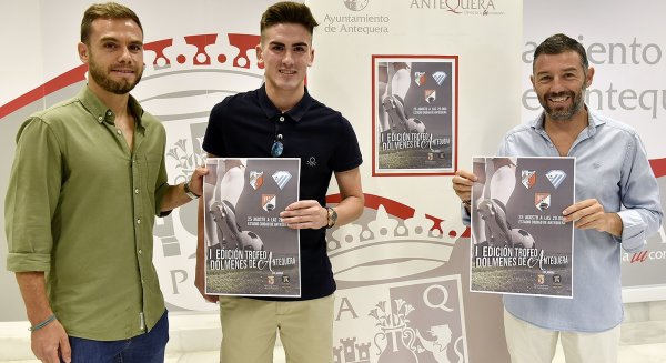 El Estadio Ciudad de Antequera acogerá el domingo 25 de agosto la primera edición del trofeo futbolístico 'Dólmenes de Antequera'