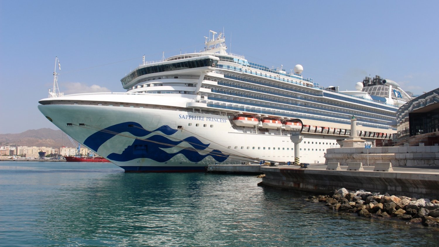 El buque 'Sapphire Princess' visita por primera vez el Puerto de Málaga