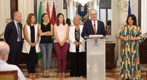 Adefa Calvo es presentada como pregonera de la Feria de Málaga 2019 en el Ayuntamiento de Málaga