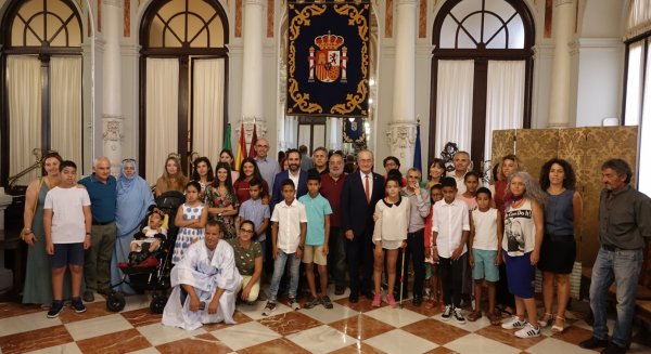 El Ayuntamiento recibe a los niños y niñas saharauis que pasan el verano con familias malagueñas