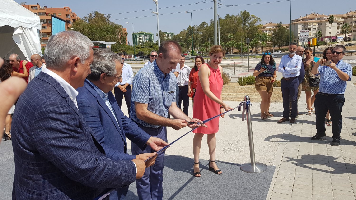 La apertura del vial de Louis Pasteur permite ya la interconexión entre los campus de Teatinos