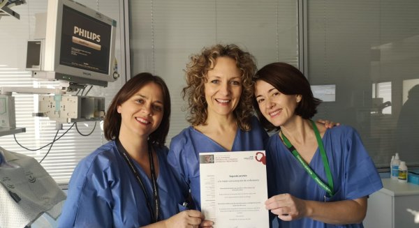 Enfermeras de la UCI de Pediatría del Hospital Materno Infantil reciben un premio por un estudio sobre prevención de úlceras en la piel