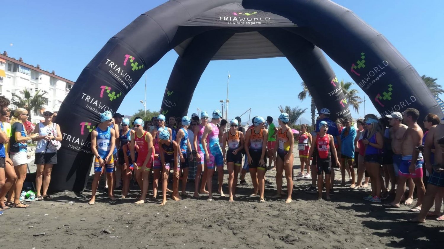 Rocío Molas y Camilo Puertas Fernández se afianzan como campeones en el ‘VI Acuatlón Villa de Torrox’