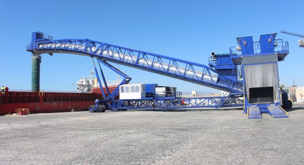 El Puerto de Málaga pone en funcionamiento la cinta ecológica transportadora de clínker para reducir el impacto medioambiental en las operaciones de carga