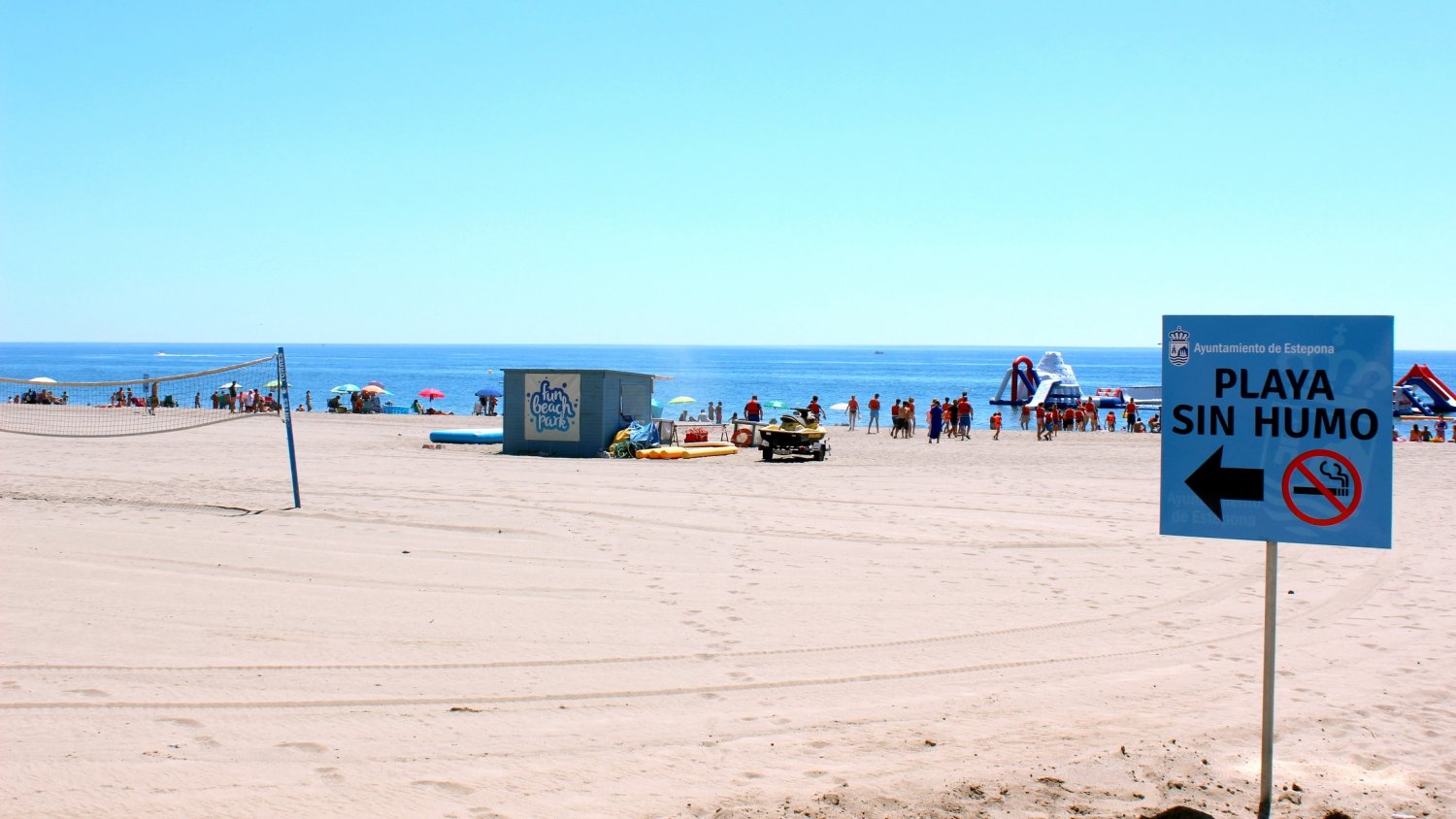 Entra en funcionamiento la primera ‘Playa sin Humo’ destinada a promover hábitos saludables en Estepona