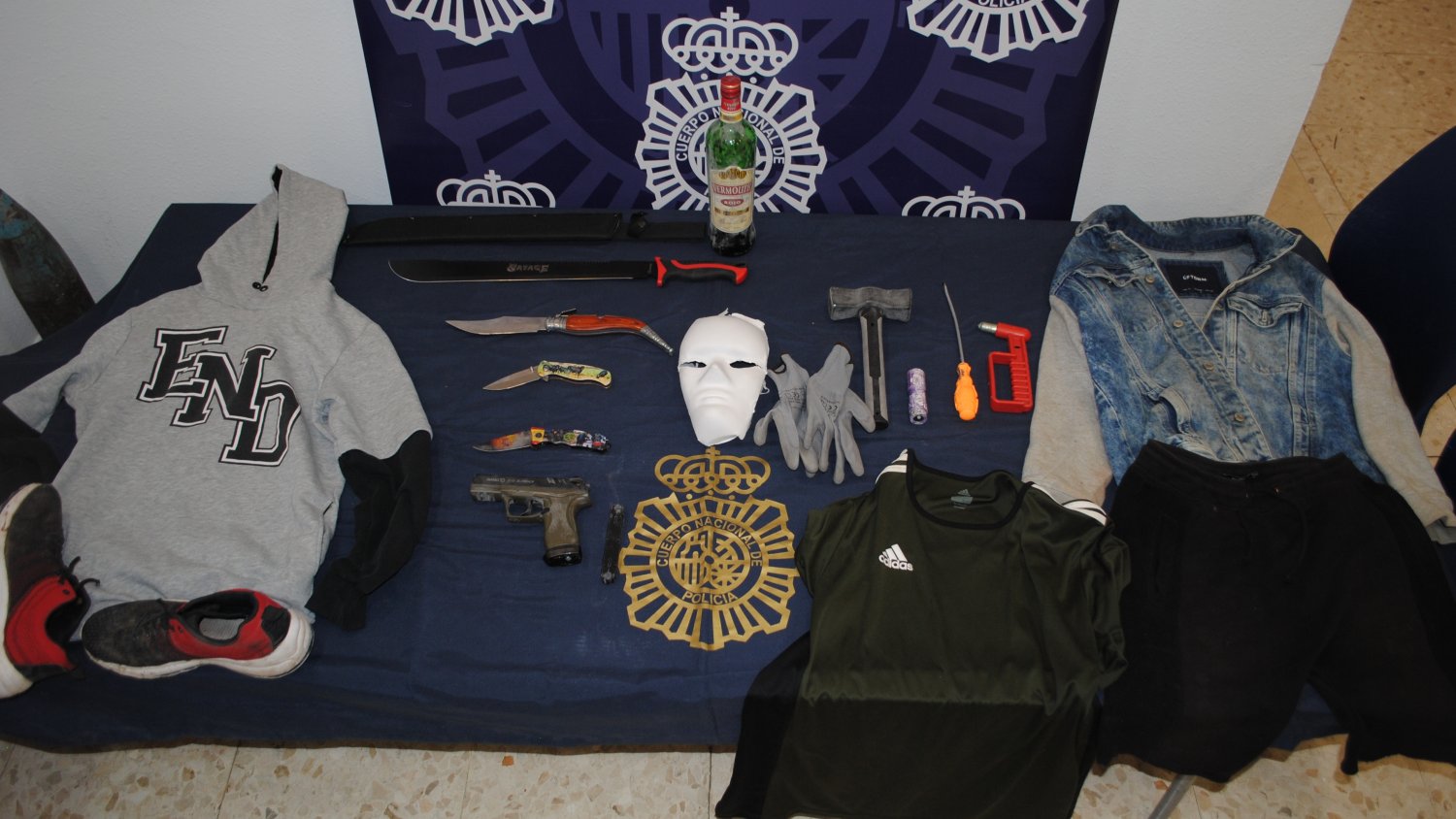 La Policía Nacional detiene a tres miembros de un grupo criminal especializado en robos con fuerza en establecimientos