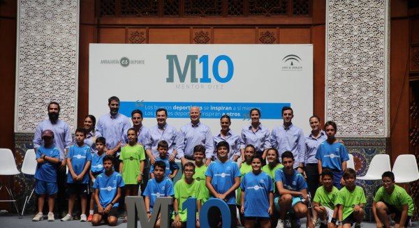 Moreno presenta el programa ‘Mentor10’, por el que deportistas de élite fomentarán los valores del deporte y hábitos saludables