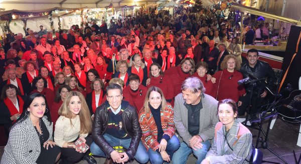La Navidad invade Torrox con la apertura del mercado navideño