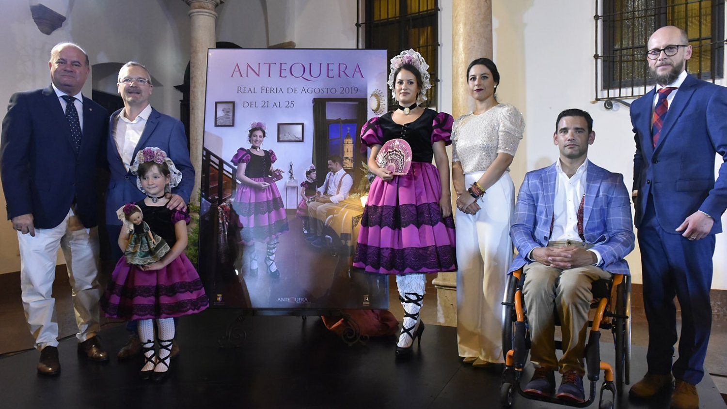 El Ayuntamiento de Antequera presenta el cartel de su feria creado por Javier Coca