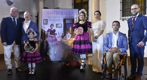 El Ayuntamiento de Antequera presenta el cartel de su feria creado por Javier Coca