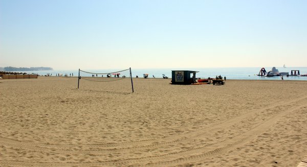 Estepona habilitará la primera ‘Playa sin Humo’ de la Costa del Sol para promover hábitos saludables