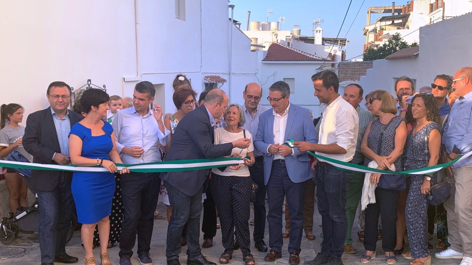Salado inaugura la urbanización Paco Trujillo de Alozaina y recuerda que la Diputación invirtió 756.000 euros en el municipio