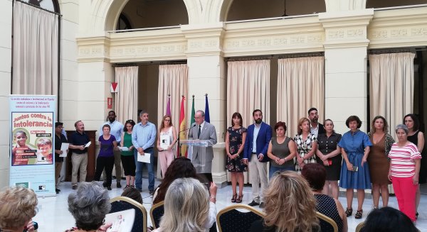 De la Torre apela a un esfuerzo en la educación como vía para erradicar la discriminación, los delitos de odio y la intolerancia